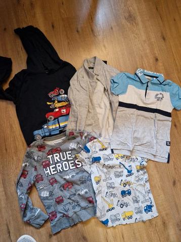 Kleding pakket jongens maat 122 beschikbaar voor biedingen
