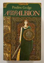 AVOND OVER ALBION - Pauline Gedge (1987), Verzenden, Gelezen