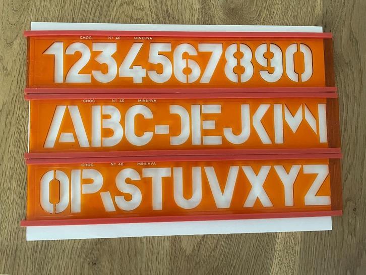 D402 Vintage Minerva sjablonen liniaal tekensjabloon letters, Hobby en Vrije tijd, Tekenen, Gebruikt, Overige typen, Ophalen of Verzenden