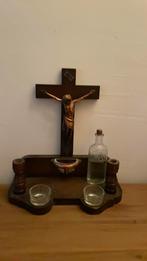Kruisbeeld met wijwater bakje en flesje met water, Antiek en Kunst, Ophalen