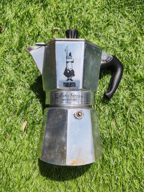 Bialetti Moka Express Percolator, Witgoed en Apparatuur, Koffiezetapparaten, Gebruikt, Gemalen koffie, Espresso apparaat, 2 tot 4 kopjes