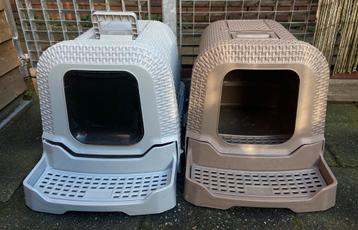 2 Curver gesloten kattenbakken – in goede staat beschikbaar voor biedingen