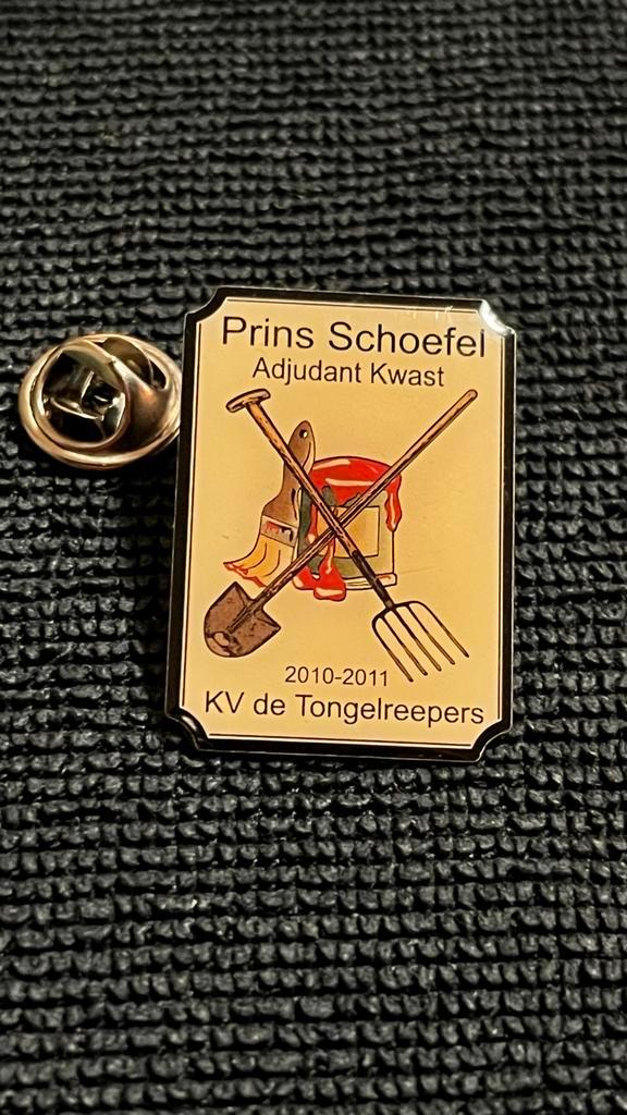 Carnavals Pin Prins Schoefel Adjudant Kwast KV de Tongelreep, Verzamelen, Speldjes, Pins en Buttons, Zo goed als nieuw, Overige onderwerpen