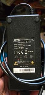 oplader elektrische fiets 4 pins, Fietsen en Brommers, Ophalen of Verzenden, Zo goed als nieuw