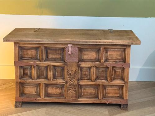 Antieke Spaanse Barok dekenkist van rond 1950 met sleutel, Antiek en Kunst, Antiek | Woonaccessoires, Ophalen