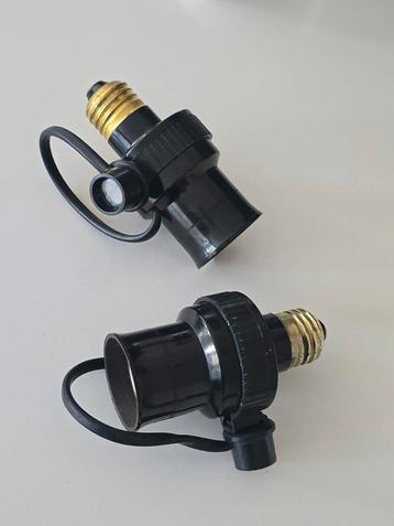 2x bakeliete WOC-1000 AUTOMATIC SOCKET 100W €8 p/st  beschikbaar voor biedingen