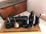 Antieke handnaaimachine, Antiek en Kunst, Antiek | Naaimachines, Ophalen of Verzenden