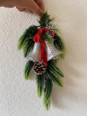 Vintage Kerstversiering faux dennentak met zilveren Klokken beschikbaar voor biedingen