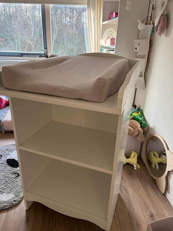 Handige commode met veel opbergruimte + extra’s, Kinderen en Baby's, Kinderkamer | Commodes en Kasten, Gebruikt, Commode, 90 tot 105 cm