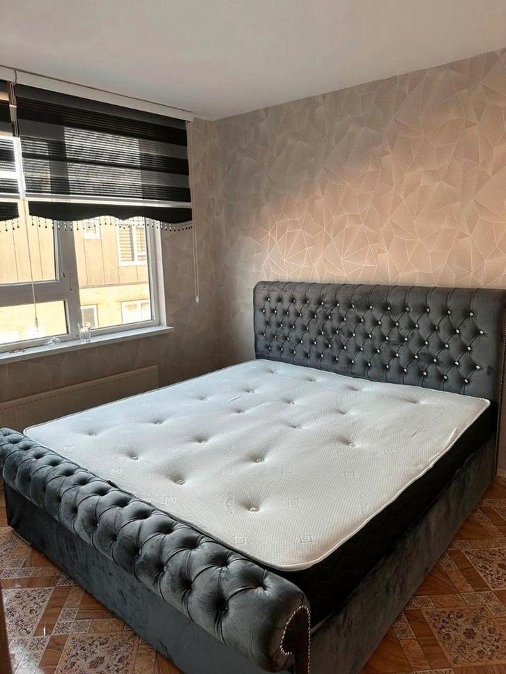 Luxe Gestoffeerd Bed – Verkrijgbaar in Single, Double, Queen, Huis en Inrichting, Slaapkamer | Beddengoed, Nieuw, Tweepersoons