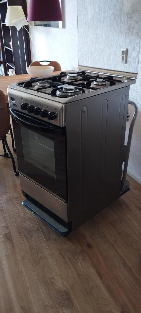 Fornuis 50cm breed, Witgoed en Apparatuur, Fornuizen, Zo goed als nieuw, Vrijstaand, Gas, 4 kookzones, 85 tot 90 cm, 45 tot 60 cm