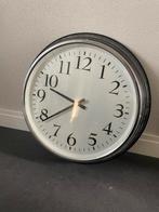 IKEA Bravur Wandklok - Zwart - 59cm, Ophalen, Zo goed als nieuw, Analoog, Wandklok