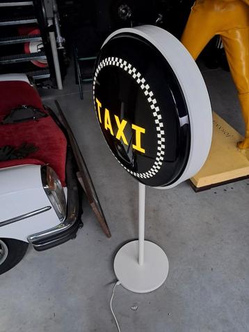 Grote mooie Taxi Lamp dubbel zijdig werkend 141cm zeer net. beschikbaar voor biedingen