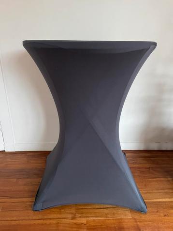 2 x Statafel partytafel +rok te huur €7,50 (110 h dia 80 cm) beschikbaar voor biedingen