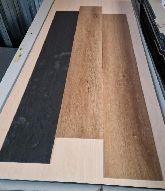 Restpartij 23,5 m2- Plak PVC Polyflor LVT Designer, Huis en Inrichting, Stoffering | Vloerbedekking, Nieuw, Laminaat, Bruin, 10 tot 25 m²