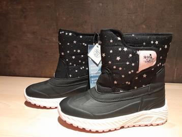 NIEUW: Snowboots Pepperts.
Maat 33.
Zwart.
Roze sterretjes.
 beschikbaar voor biedingen