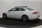 Volkswagen Passat 1.4 TSI R-Line | Panoramadak | Stoelverwar, Te koop, Benzine, Gebruikt, Emergency brake assist