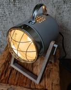 Prachtige grijze tafellamp met houten poot industrieel, Huis en Inrichting, Lampen | Tafellampen, Ophalen of Verzenden, Zo goed als nieuw