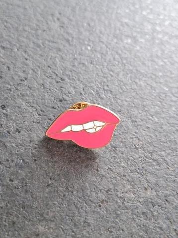 Mooie pins met lippen beschikbaar voor biedingen