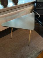 Vintage 1960’s driehoek bijzettafel, Ophalen, Zo goed als nieuw, Rond, 50 tot 100 cm