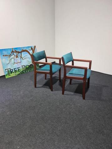 vintage teak stoelen beschikbaar voor biedingen