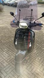 Vespa sprint full option, Fietsen en Brommers, Scooters | Vespa, Vespa S, Ophalen of Verzenden, Zo goed als nieuw, Benzine