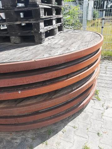 Tafelblad beschikbaar voor biedingen