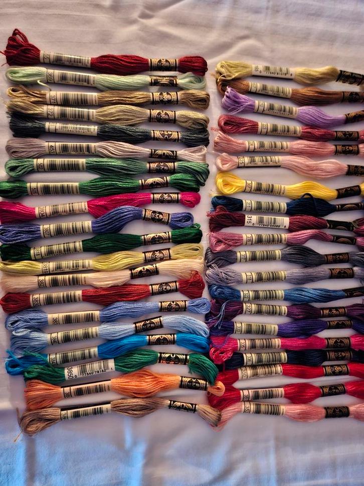 pakketje nr 2 dmc borduurgaren 40 strengen, Hobby en Vrije tijd, Borduren en Borduurmachines, Nieuw, Borduurgaren of Zijde, Handborduren