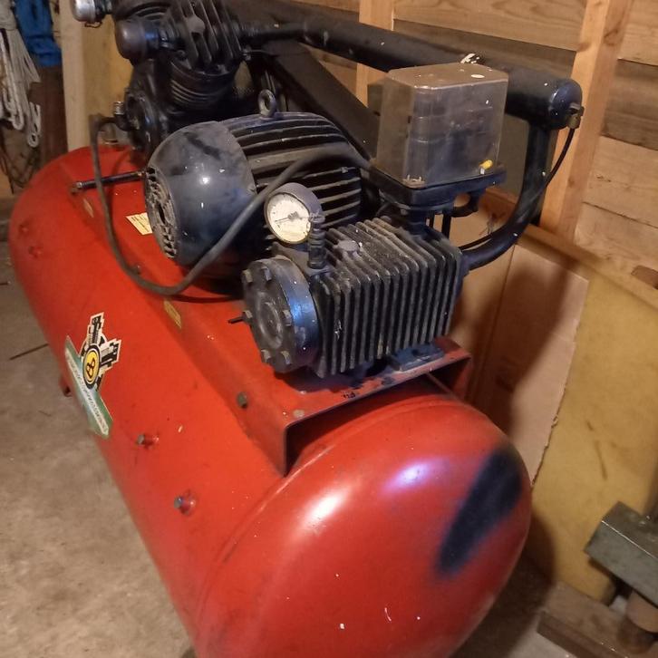 COMPRESSOR 380 V, 4.1 PK 2860 TOEREN, Doe-het-zelf en Verbouw, Compressors, Gebruikt, 6 tot 10 bar, 100 liter of meer, 400 tot 800 liter/min