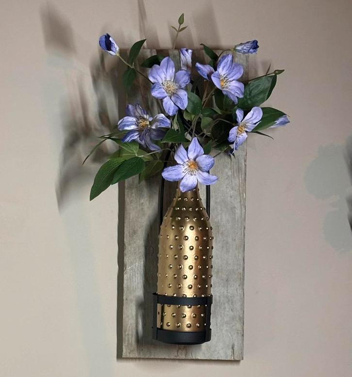 Nieuw! Houten wandbord met vaas en kunstbloemen / muurvaas, Huis en Inrichting, Woonaccessoires | Wanddecoraties, Nieuw, Ophalen of Verzenden