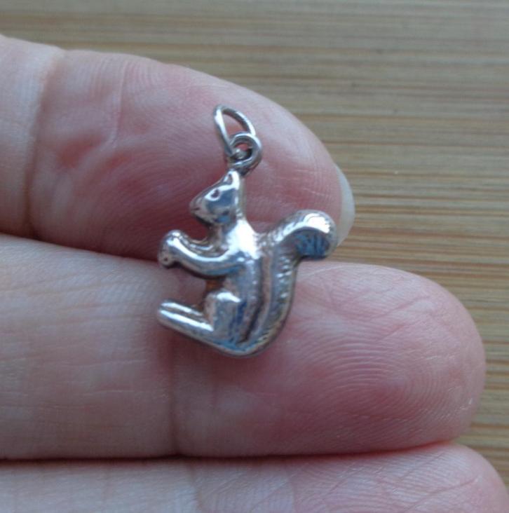zilveren vintage bedel eekhoorn [372], Sieraden, Tassen en Uiterlijk, Bedels, Zo goed als nieuw, Overige merken, Zilver, 1 bedel