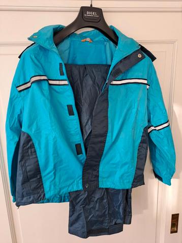 te koop  een regen pak   maat 146--152   nooit gebruikt  beschikbaar voor biedingen