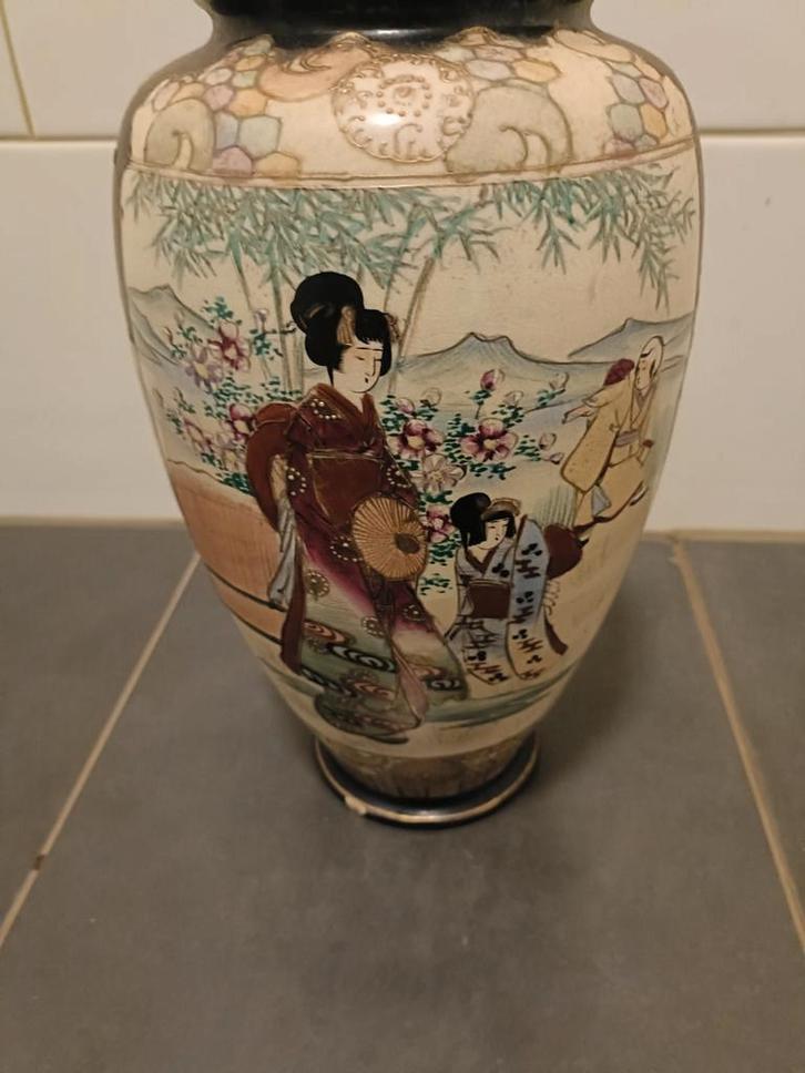 Antieke Japanse vaas met Geisha voorstelling, Antiek en Kunst, Antiek | Vazen, Ophalen of Verzenden