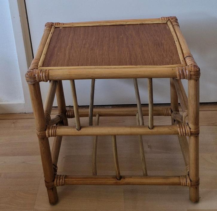 Vintage.
Bamboe bijzettafel / lectuurtafel., Huis en Inrichting, Tafels | Bijzettafels, Zo goed als nieuw, Ophalen