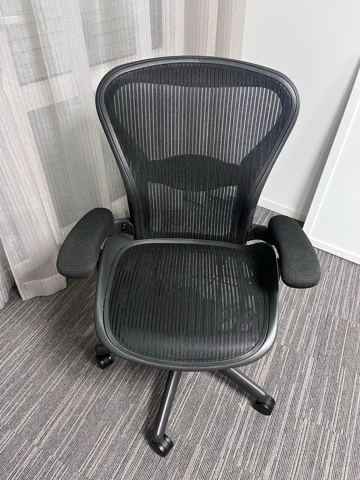 Herman Miller Aeron B - Graphite - Zeer Goed!, Huis en Inrichting, Bureaustoelen, Zo goed als nieuw, Bureaustoel, Zwart, Ergonomisch