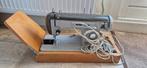 Oud model naaimachine, Ophalen