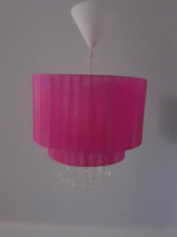 Leuke roze hanglamp beschikbaar voor biedingen