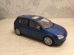 VW Golf v 1.6 FSI 1:18 blauw, Hobby en Vrije tijd, Modelauto's | 1:18, Ophalen of Verzenden, Gebruikt, Auto, Bburago