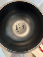 Nieuwe Le Creuset Broodpan 24 cm Kersenrood met doos, Gietijzer, Nieuw, Ophalen of Verzenden, Le Creuset