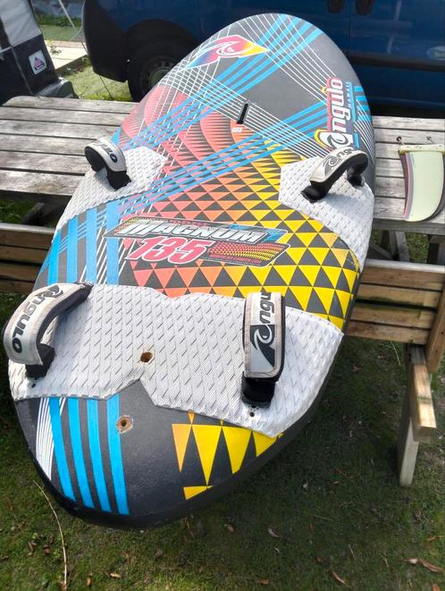 Angulo Magnum 135 ltr. in Meppel, Makkum of Renesse €600, Watersport en Boten, Windsurfen, Gebruikt, Plank, Minder dan 250 cm