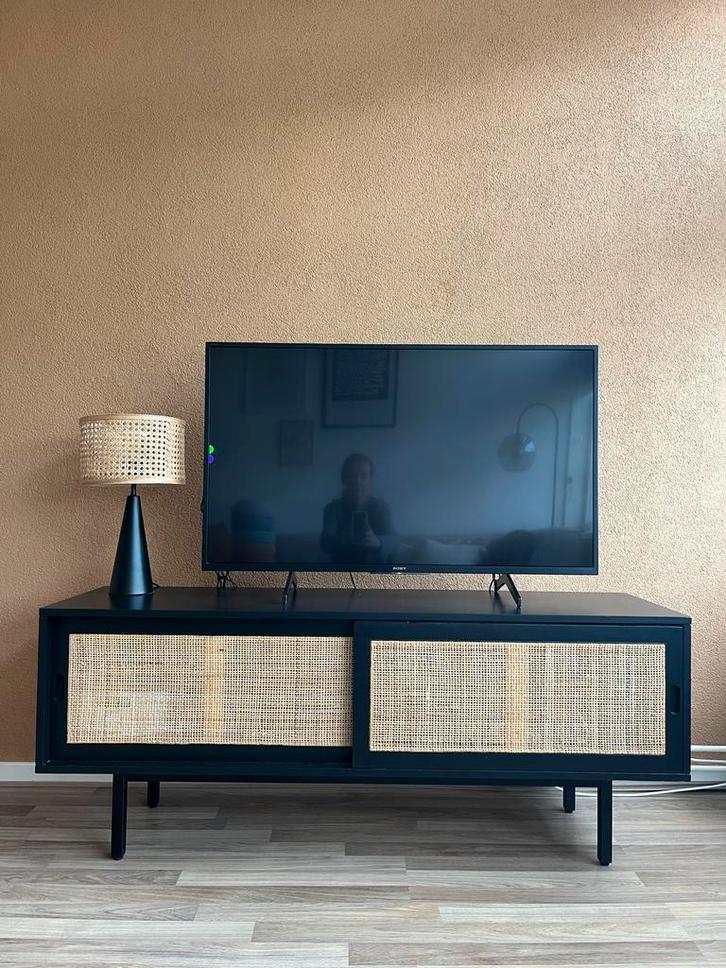 Zwart Karwei TV meubel met webbing deurtjes, Huis en Inrichting, Kasten | Televisiemeubels, Zo goed als nieuw, Minder dan 100 cm