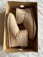 UGG Classic Mini II Sand maat 39 (replacement box) | NIEUW, Kleding | Dames, UGG, Beige, Nieuw, Ophalen of Verzenden