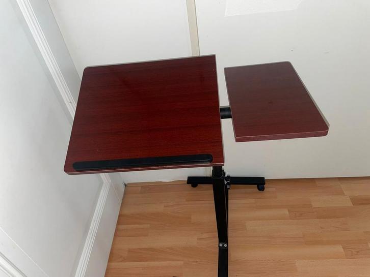 Compacte Laptop Tafel - Praktisch en Handig!, Computers en Software, Laptoptafels, Gebruikt, In hoogte verstelbaar, Ophalen