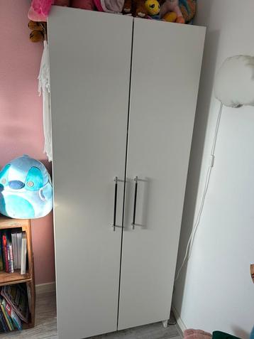 Witte kinder of baby kledingkast (geen IKEA) beschikbaar voor biedingen