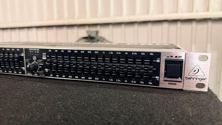 Behringer Ultragraph Pro FBQ1502HD Equalizer, Audio, Tv en Foto, Professionele Audio-, Tv- en Video-apparatuur, Gebruikt, Ophalen