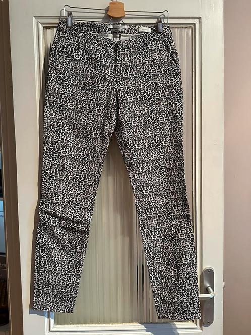 Maison Scotch panterprint chino W28, Kleding | Dames, Broeken en Pantalons, Zo goed als nieuw, Maat 38/40 (M), Bruin, Lang, Ophalen of Verzenden