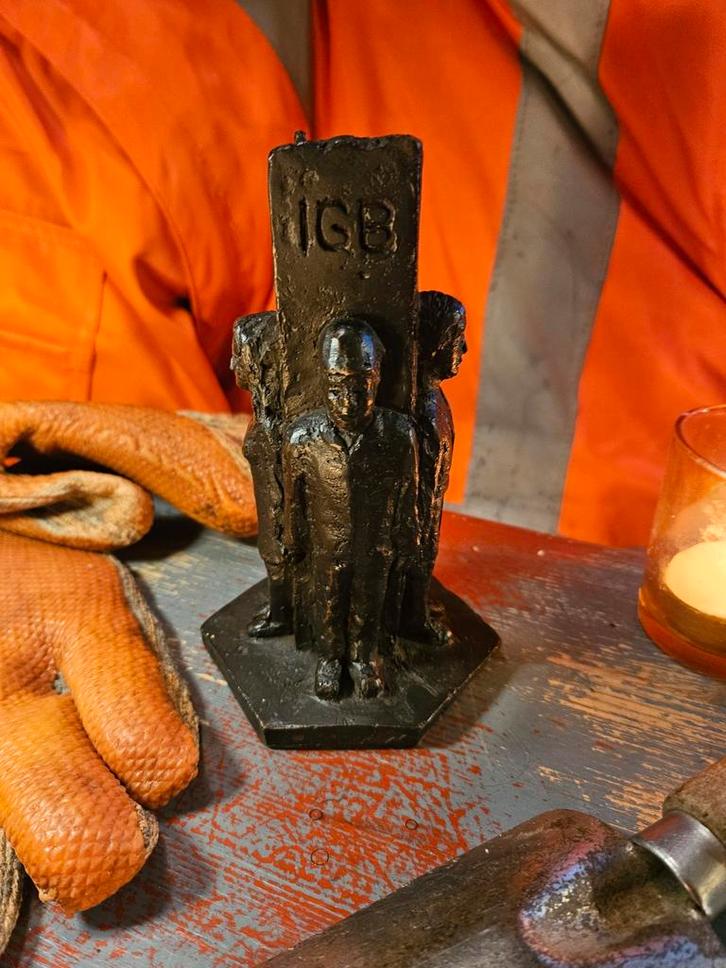 Massief brons beeld: Met elkaar verbonden Jaap Hartman 1950, Antiek en Kunst, Kunst | Beelden en Houtsnijwerken, Ophalen of Verzenden