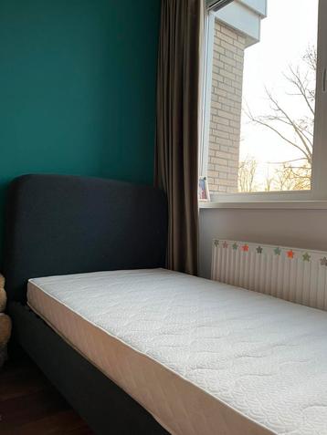 Boxspring met lattenbodem en matras 90x190 beschikbaar voor biedingen