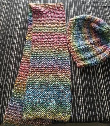  bonte muts en sjaal beschikbaar voor biedingen