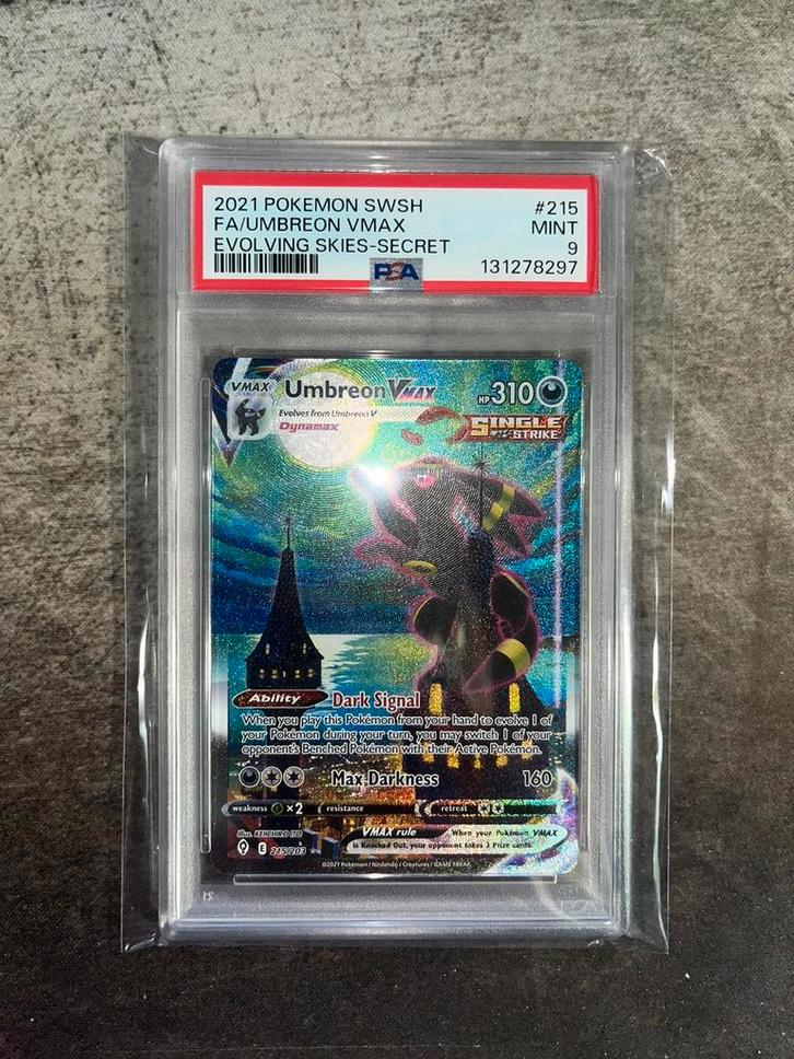 PSA 9 UMREON VMAX 215/203 MOONBREON - EVOLVING SKIES, Hobby en Vrije tijd, Verzamelkaartspellen | Pokémon, Zo goed als nieuw, Ophalen of Verzenden